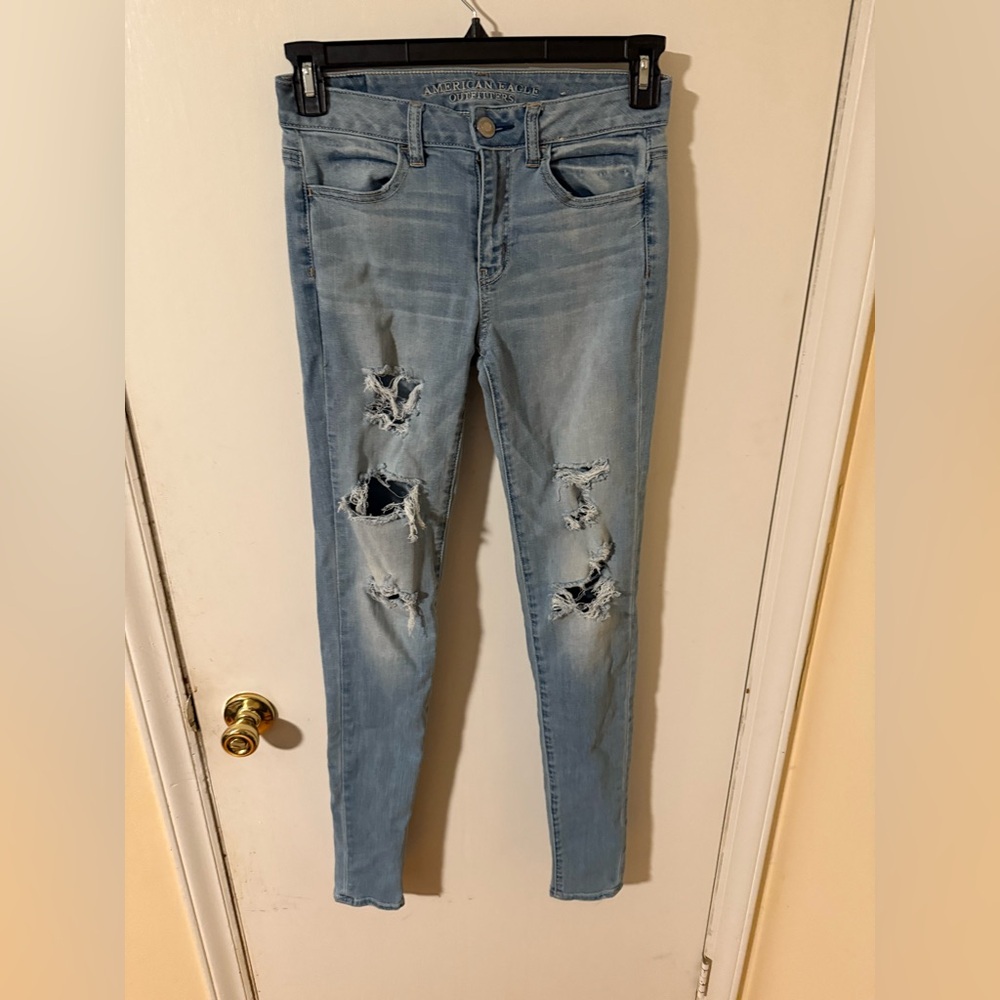 American Eagle hi-rise Jennings. Size 4 x-long.  Tall